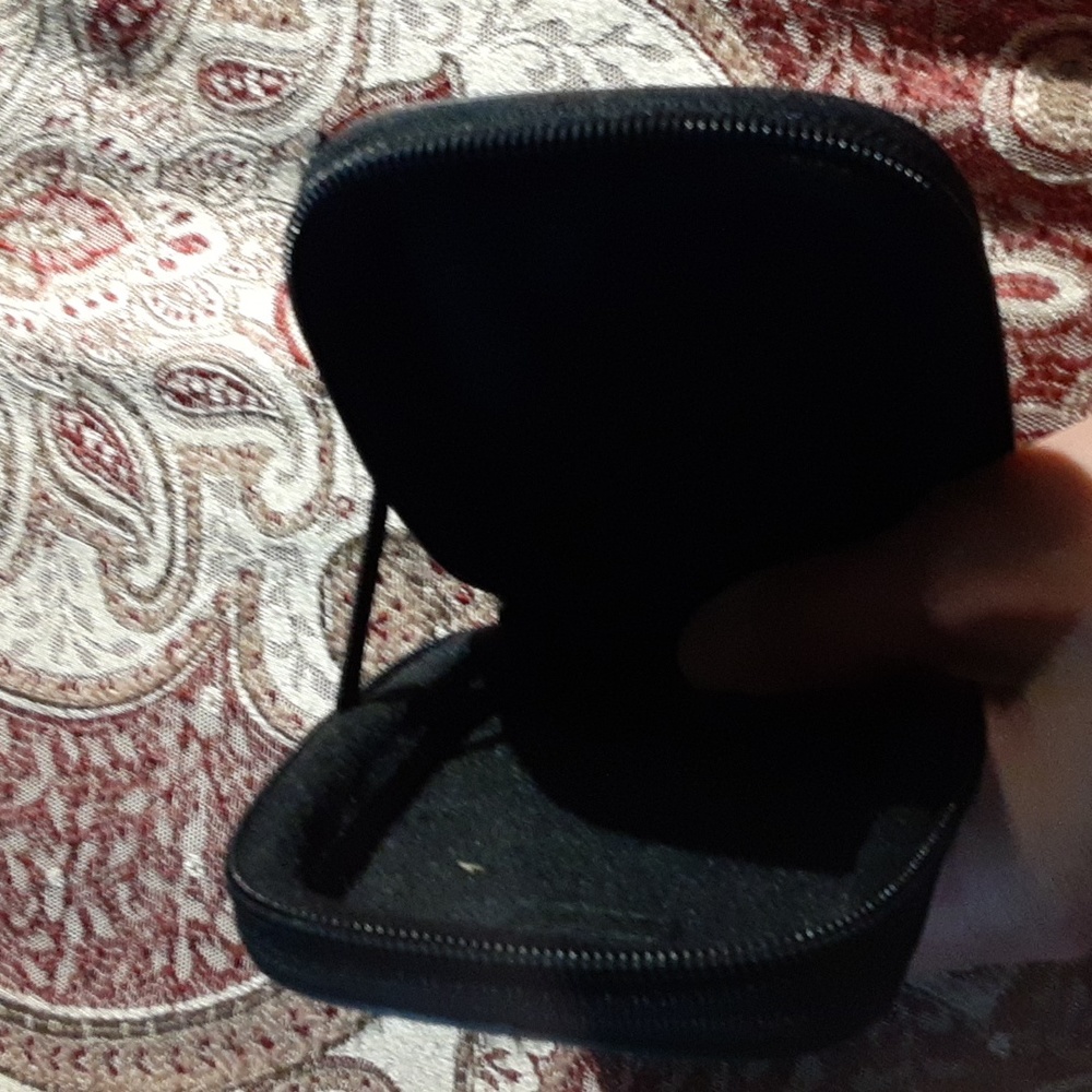 Shutterbug 📷 black camera case - Picture 7 of 15